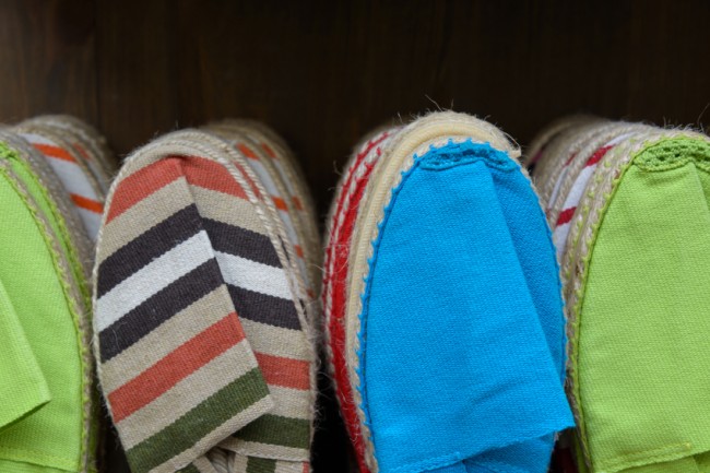 Lässige Espadrilles sind im Sommer 2015 im Trend – und superbequem.