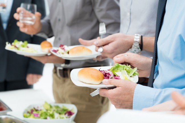 Esse ich, weil alle anderen essen, oder schmeckt es mir gerade wirklich gut?