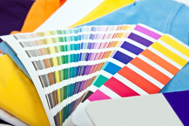 Farbpässe helfen beim Kleiderkauf, die richtigen Farben auszuwählen.